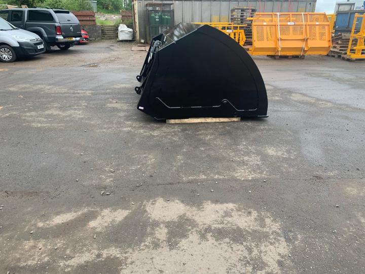 3.5 ton Hi-Tip Grain Bucket for JCB loading shovel